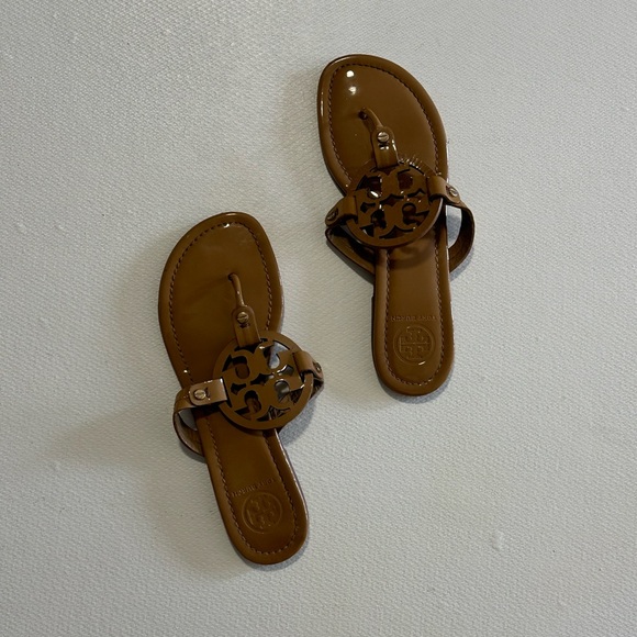 Tory Burch Miller Patent Sandals in Tan Size 9 VGUC - Picture 2 of 16